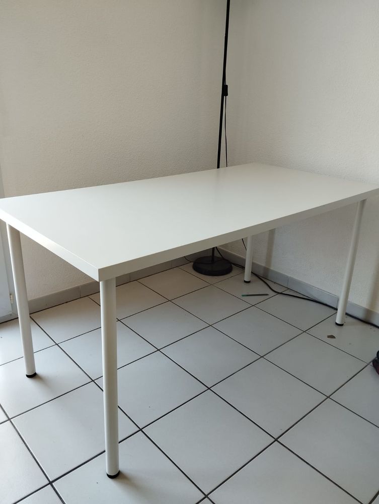 Table � manger 6 place blanche en bois laqu� 40 Castelginest (31)