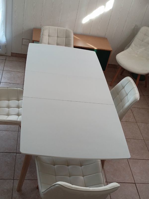 Table � manger 6 places neuve 170 Les Forges (88)