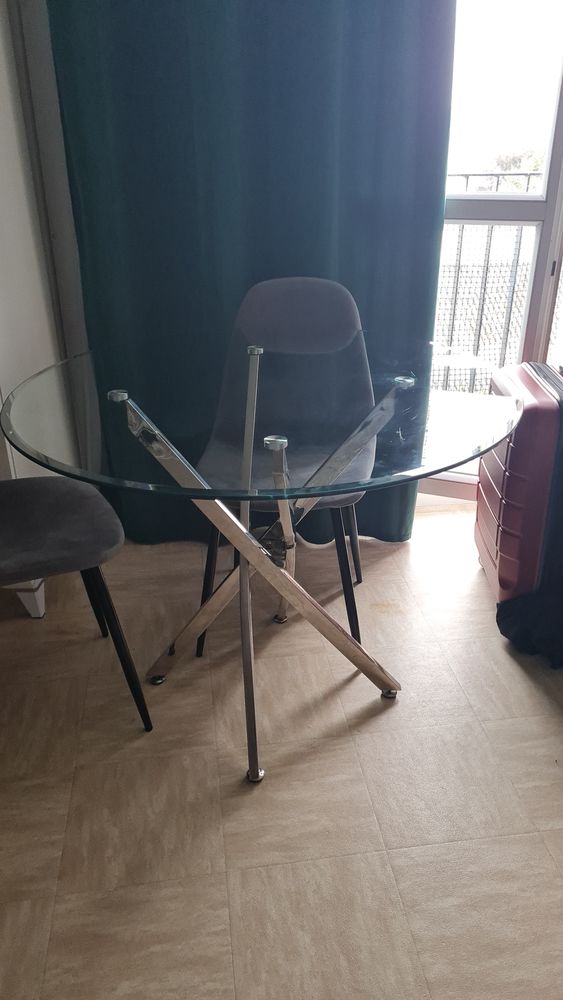 Table a manger ronde avec 4 chaise 300 Montreuil (93)
