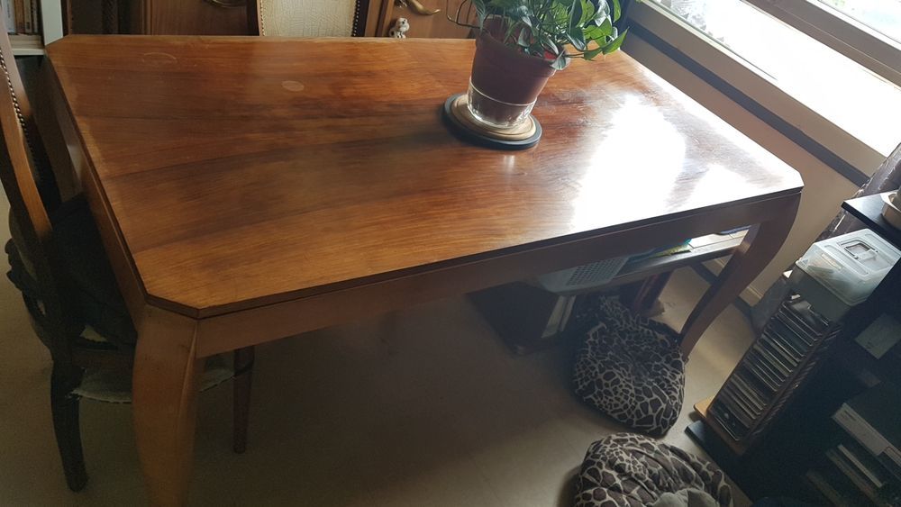 Table �  manger 350 Paris 19 (75)