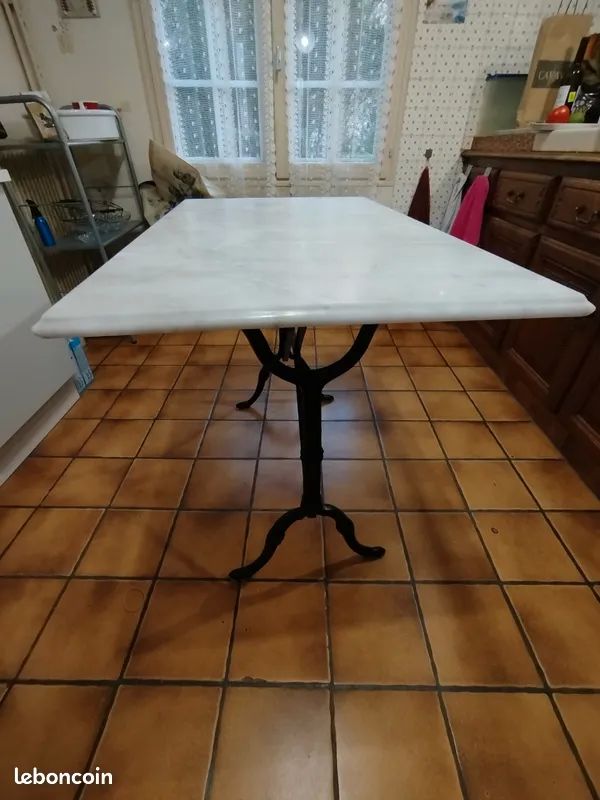 Table en marbre et fonte de bistrot restaurant ancienne
0 Beauvais (60)