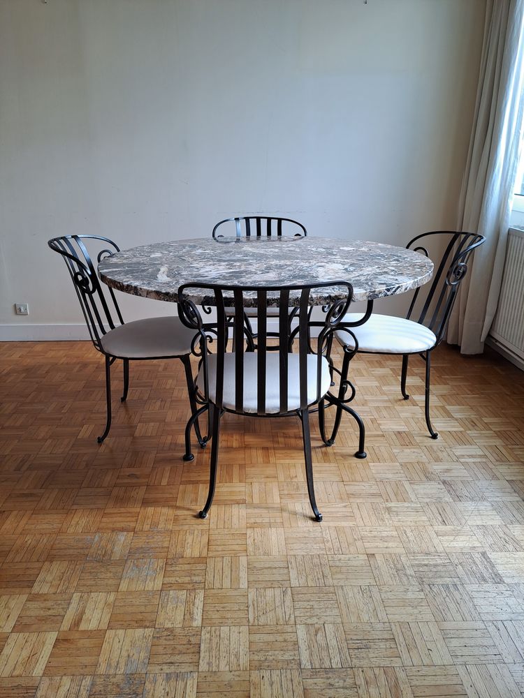 Table en marbre italien Rochebobois et chaises fer forg� 250 Paris 13 (75)