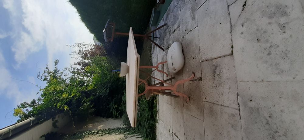 Table marbre rose sur table bistrot 50 �zanville (95)