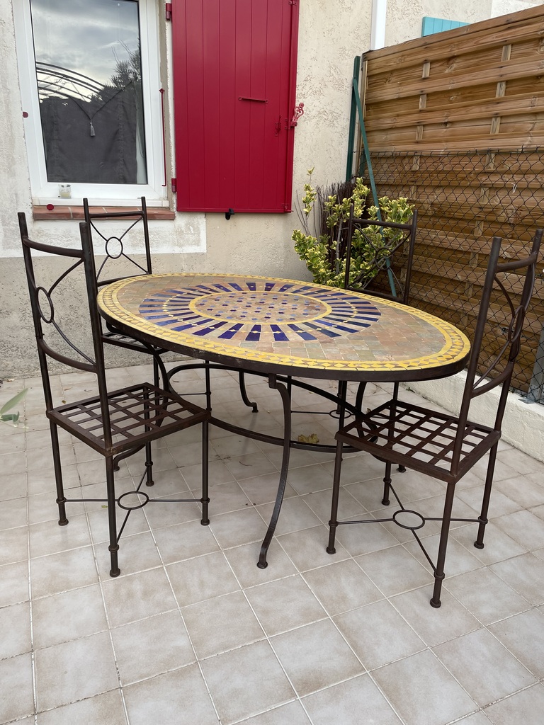 Table marocaine fa�ence, fer forg� et 4 chaises fer forg� 400 Sainte-Maxime (83)