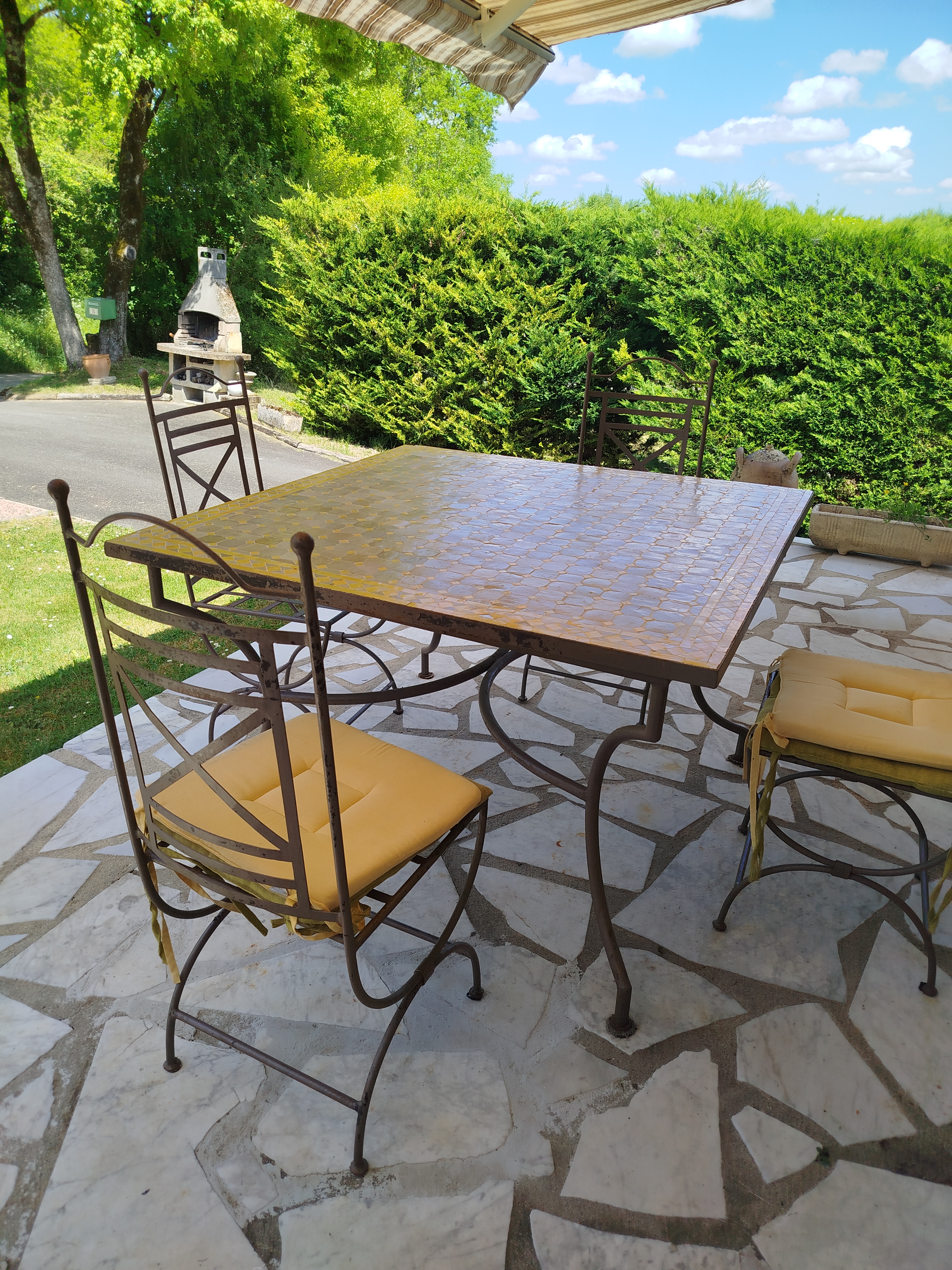 Table marocaine zellige et 4 chaises 250 Mouthiers-sur-Bo�me (16)