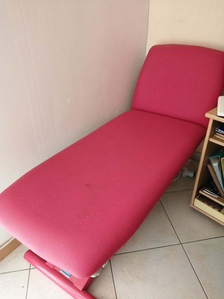 Table de massage ou d'examen 800 Locmin� (56)