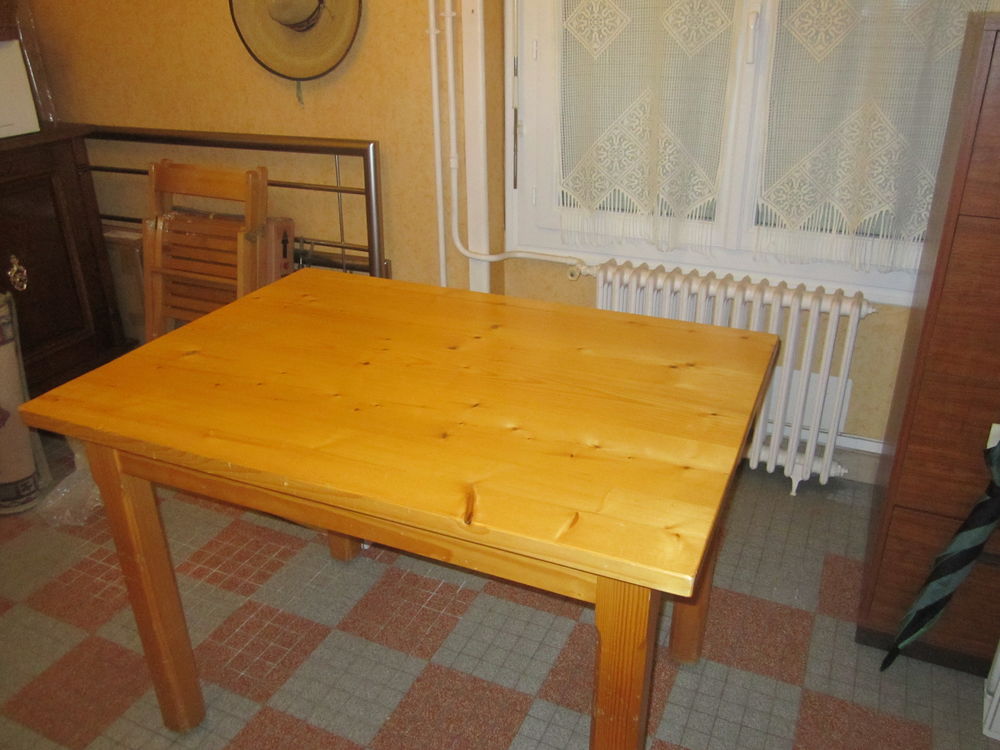 Table en  Pin  Massif (Cuisine ou Terrasse) 45 Les Sables-d'Olonne (85)