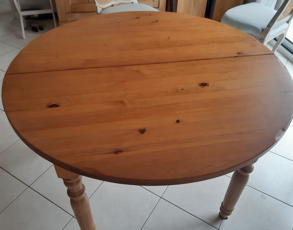TABLE EN PIN MASSIF INTERIOR 80 Baden (56)
