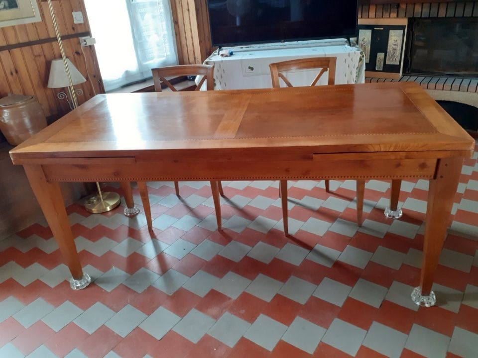 table en merisier avec marqueterie � rallonges et 6 chaises faire offre. 1300 Charny (89)