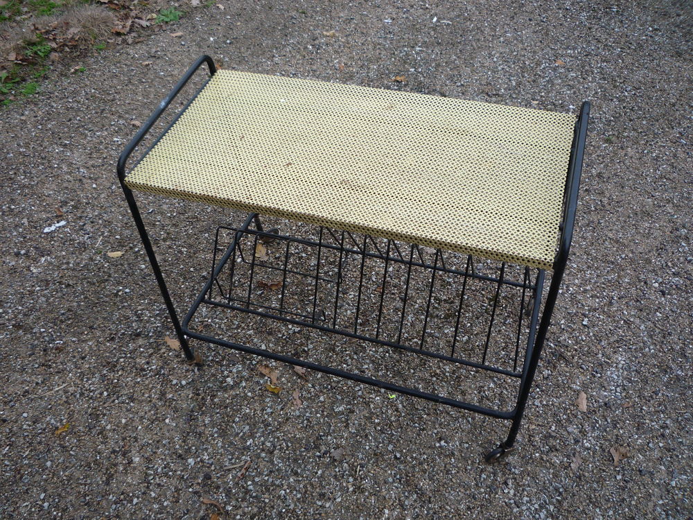 Table m�tallique vintage porte vinyles et tourne-disques
245 Castres (81)