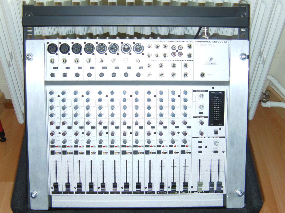 Table de mixage analogique Behringer Eurorack MX2004A 300 M�r�ville (91)