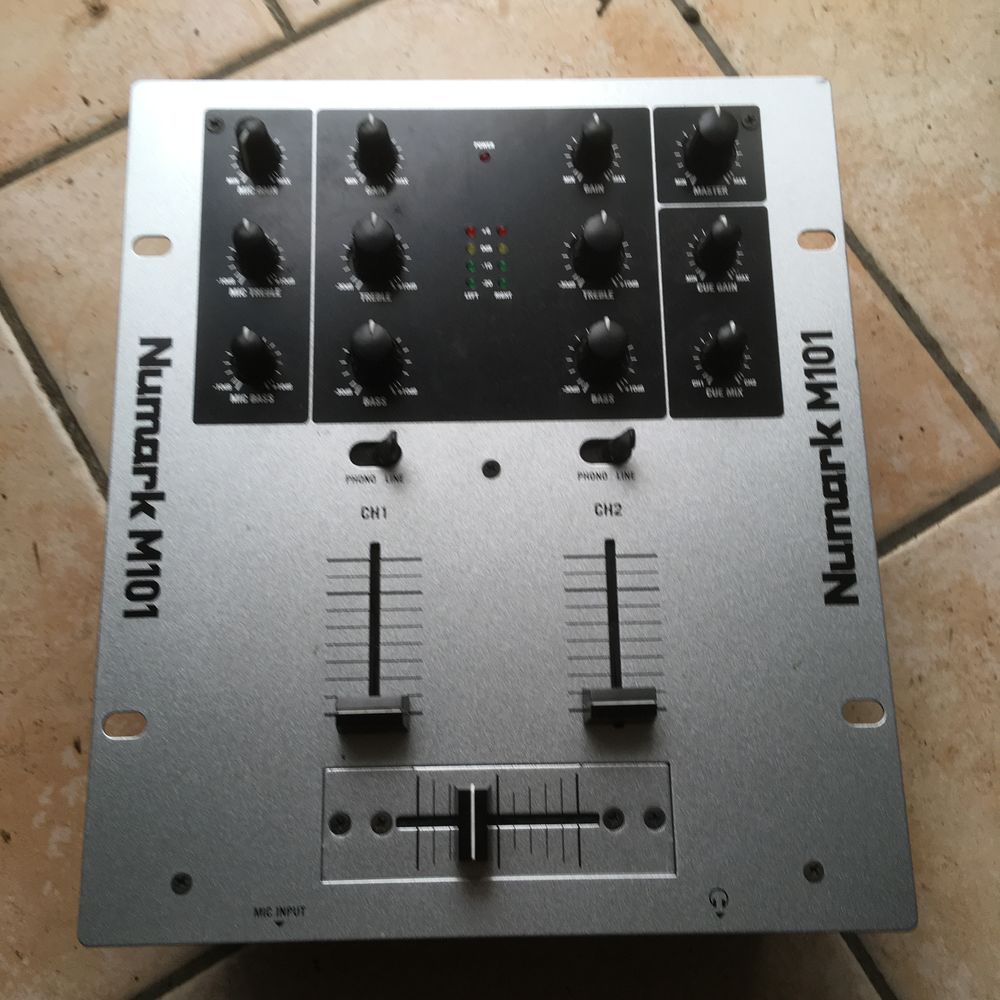 table de mixage M 101 Numark 50 Saint-Jean-de-Braye (45)