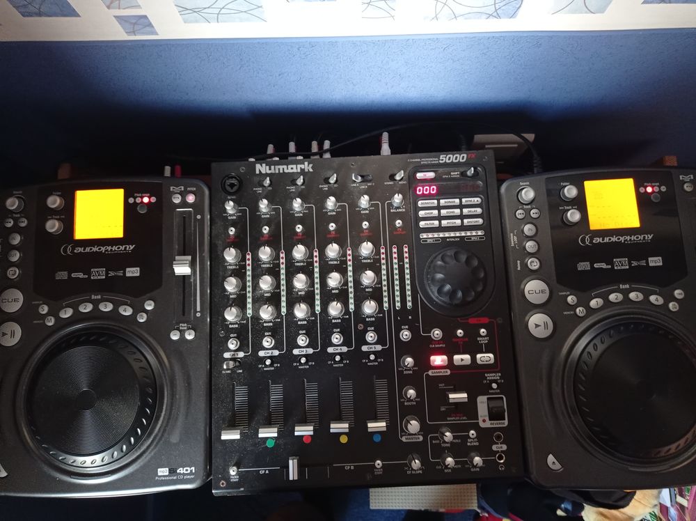 Table de mixage Numark 5000FX et platine cd mp3 300 Vallet (44)