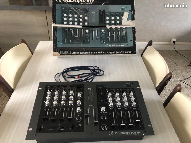 table de mixage professionnel 13 entrees commutable 150 Chauny (02)