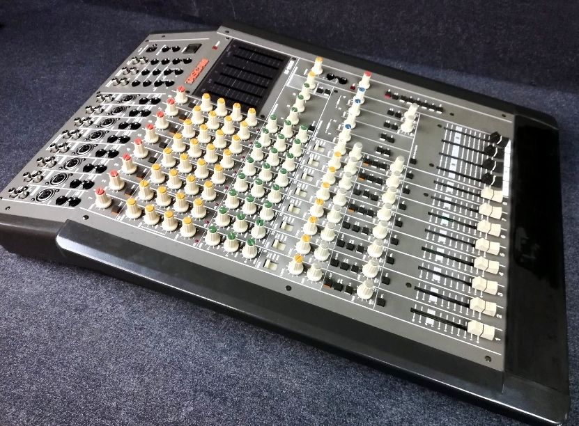 Table de mixage TASCAM 1508 200 Vaujours (93)