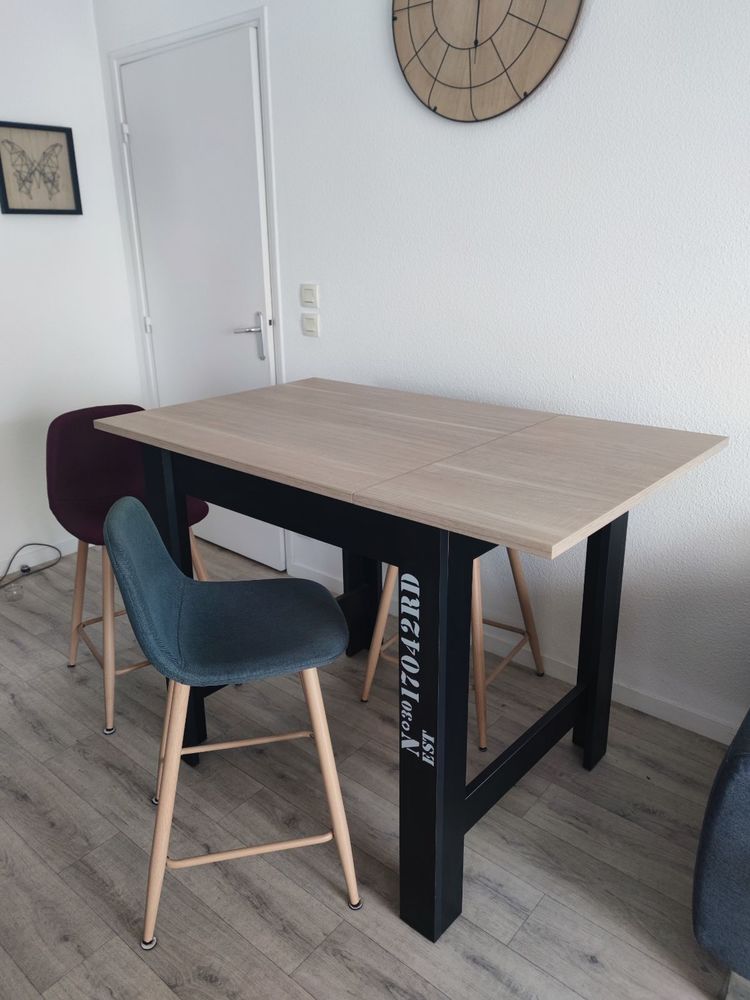 Table moderne mange debout et 4 chaises 150 Vannes (56)