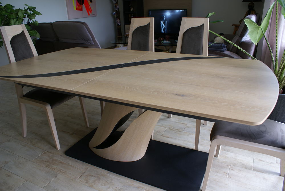 Table moderne pied central plateau bois 6 chaises. 0 Montpon-Ménestérol (24)