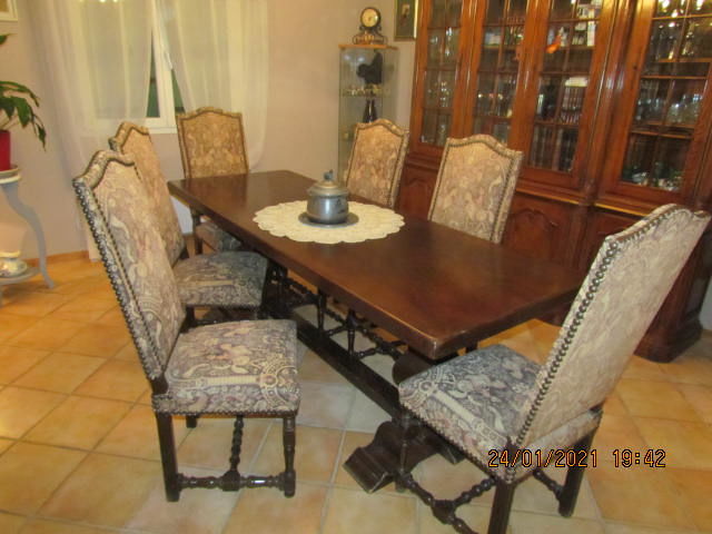 table monast�re avec ses 6 chaises 500 Gignac-la-Nerthe (13)