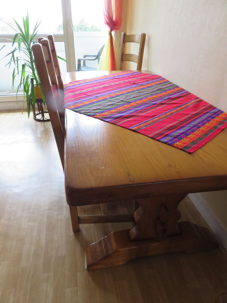 Table monast�re en pin, 4 chaises, banc en pin 1800 Plaisir (78)