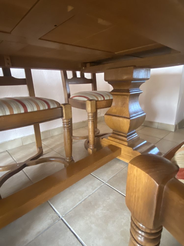 TABLE MONASTERE EN CHENE MASSIF CHEVILLEE + 6 CHAISES 899 Hendaye (64)