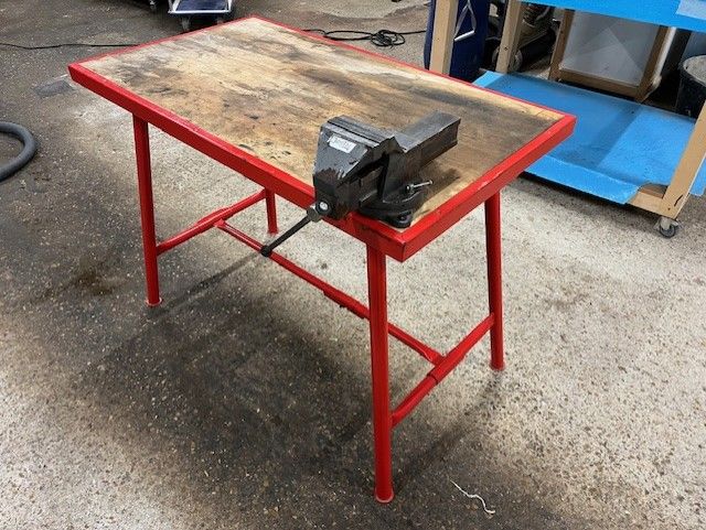 TABLE DE MONTEUR AVEC UN ETAU. 100 Montmirail (51)