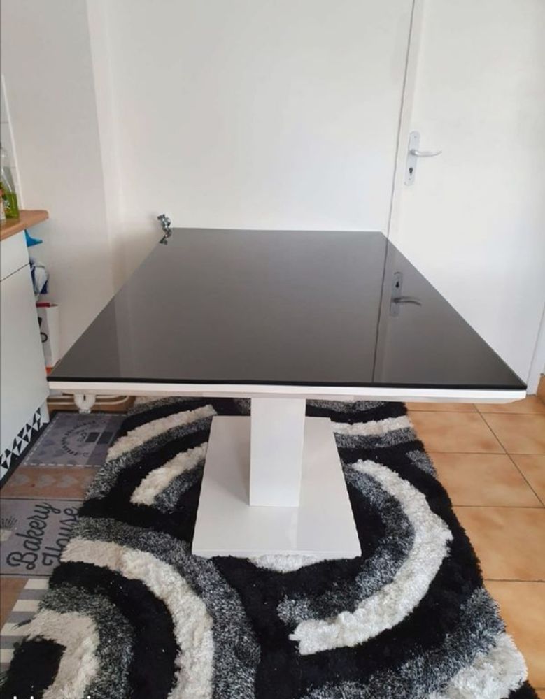 Table noir et blanche. 120 Rambouillet (78)