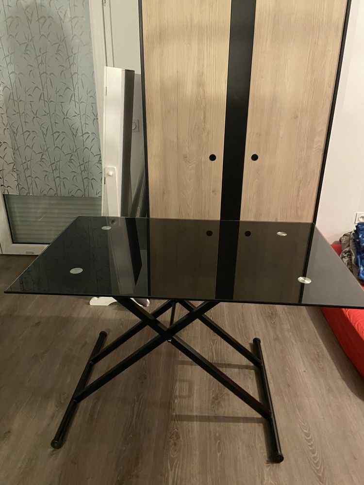 Table noire verre tremp� r�glable en hauteur possible table basse et haute Conforama tr�s bon �tat 120 Bezons (95)
