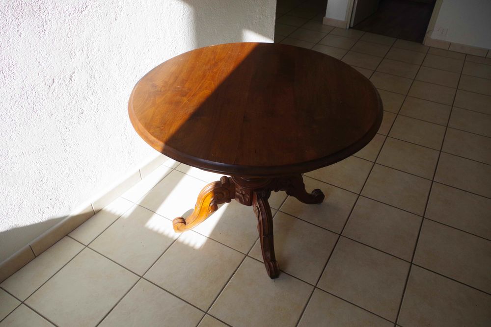 Table noyer (avec facture) 400 Florac (48)