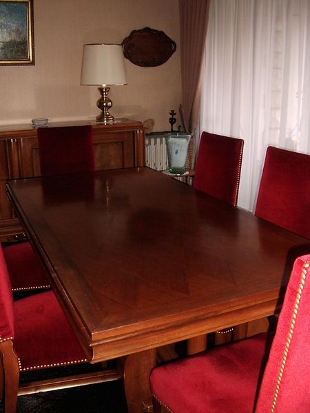 TABLE EN NOYER MASSIF (1950) 150 Vaux-sur-Seine (78)