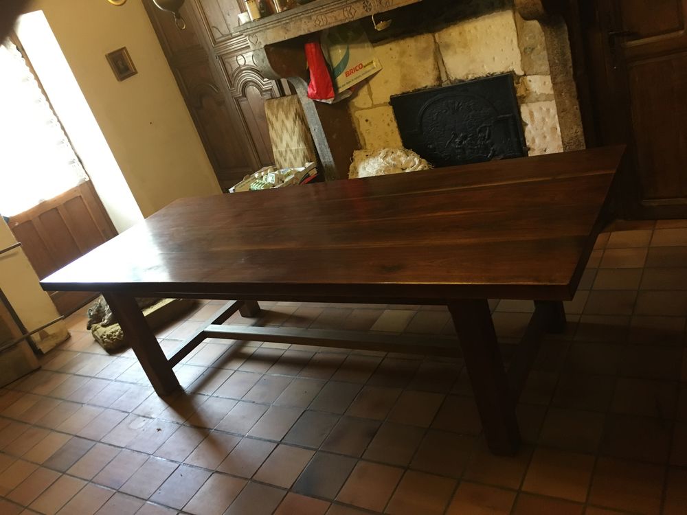 table noyer massif avec deux rallonges. 2500 Vernot (21)