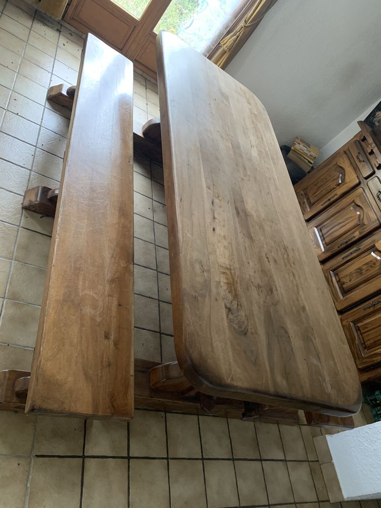 table en noyer massif 1500 Saint-Alban-des-Hurti�res (73)