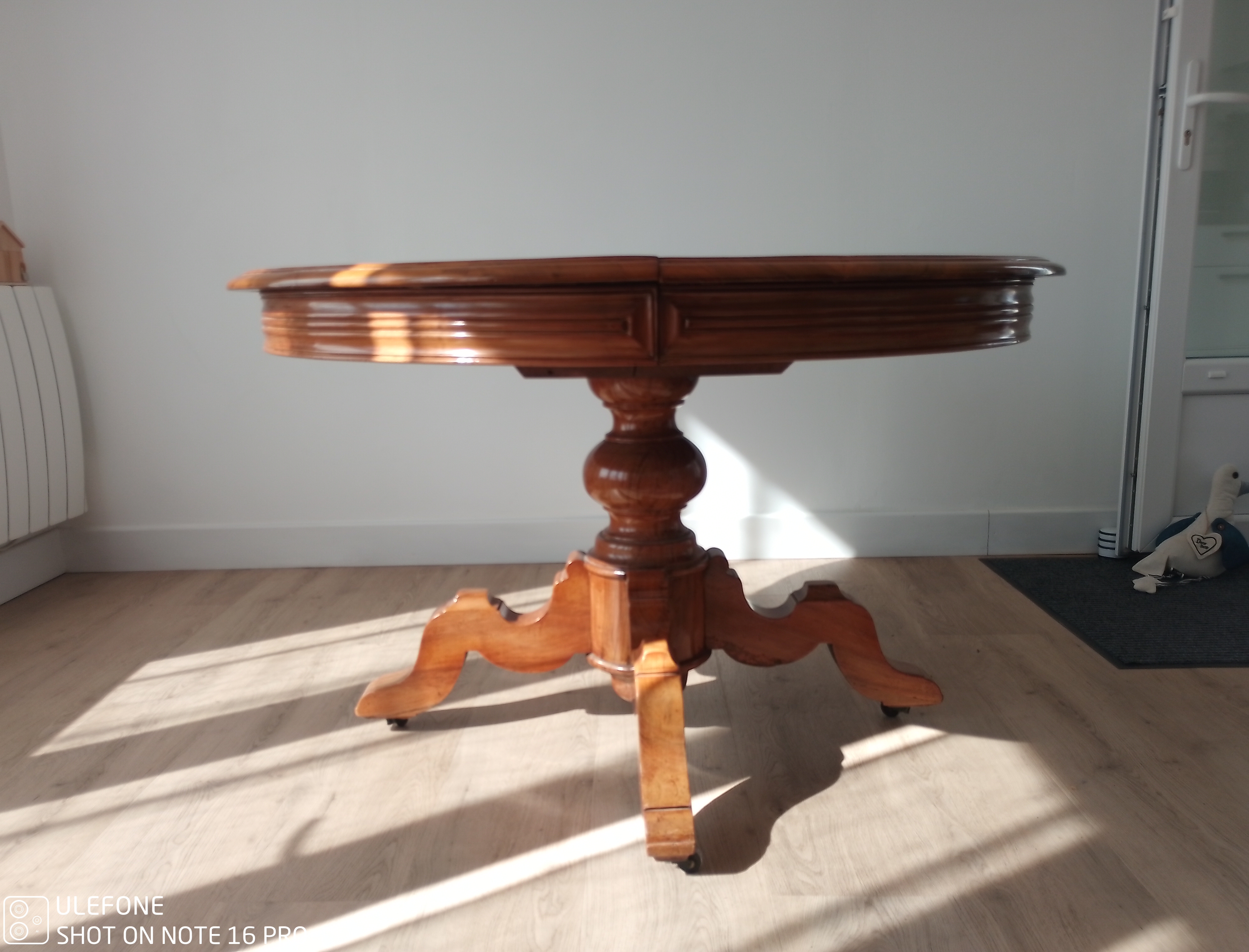 Table en noyer massif ronde d'�poque 19�me et 3 allonges 1000 Le Ch�teau-d'Ol�ron (17)