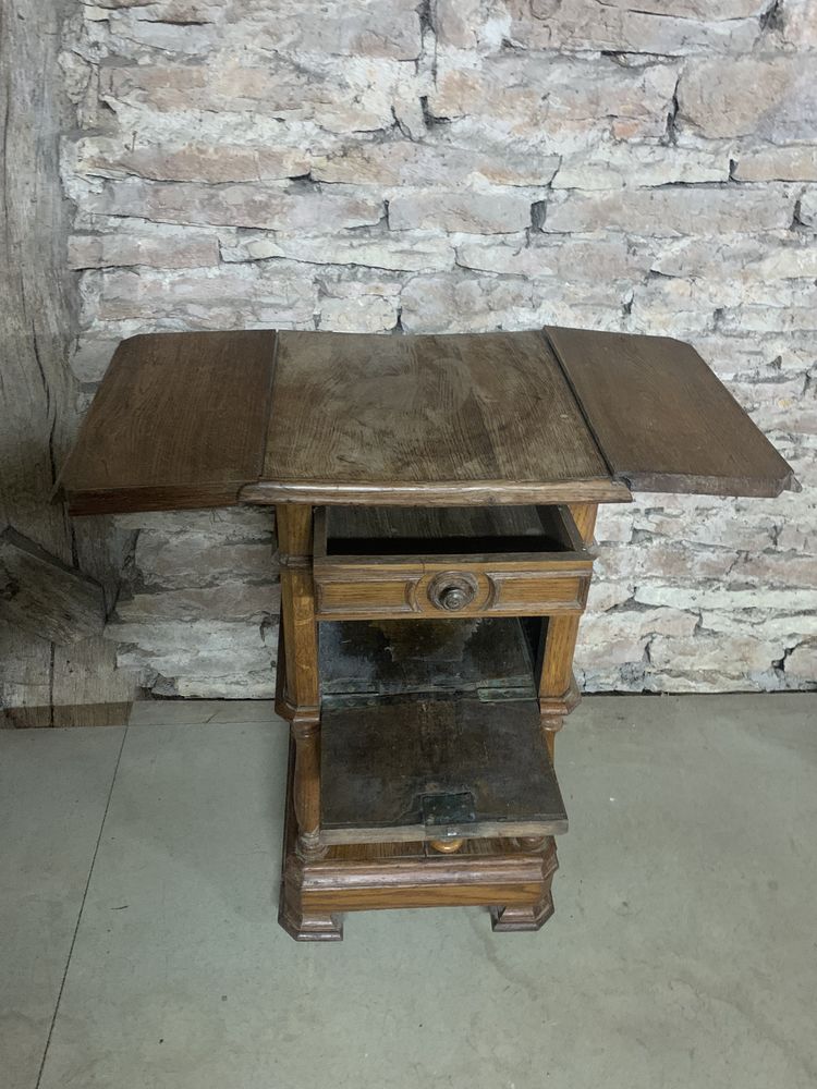 Table de nuit avec volets 
25 Pasques (21)