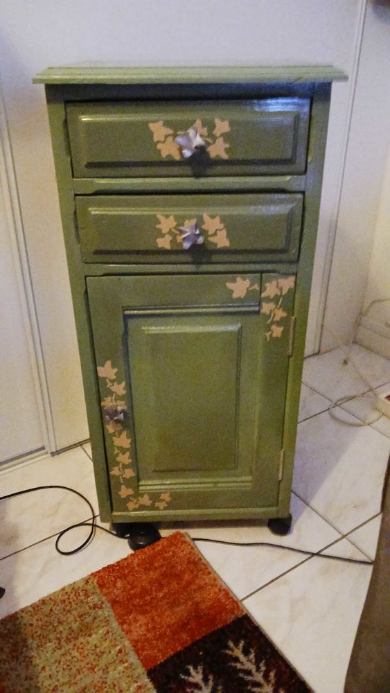 table de nuit relookee 15 Montpellier (34)