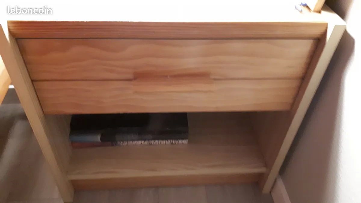 table de nuit en pin 10 Fresnes (94)