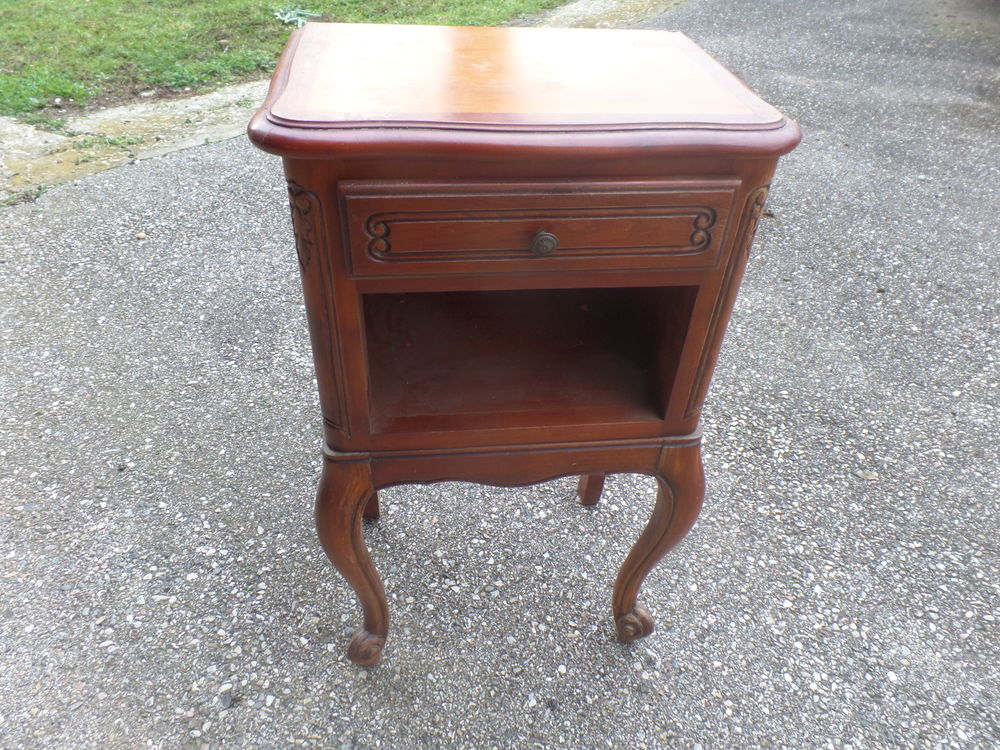 table de nuit 20 Roussillon (38)