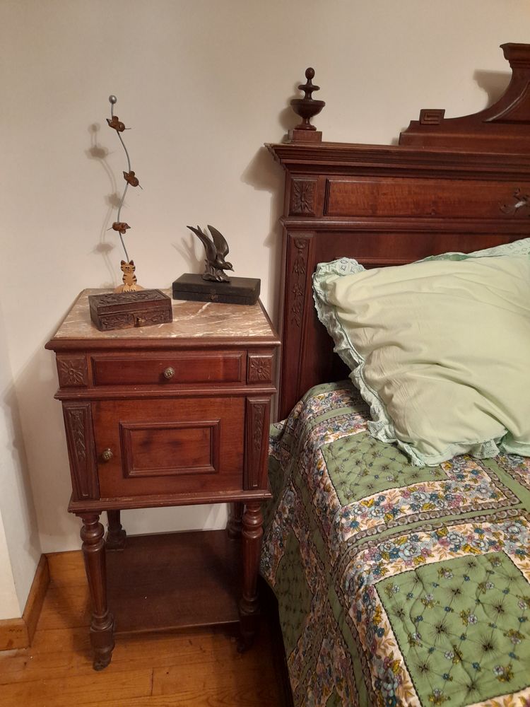 lit + table de nuit 100 Cordes-sur-Ciel (81)