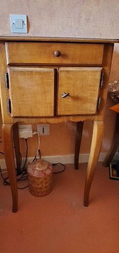 Table de nuit 0 Nailly (89)