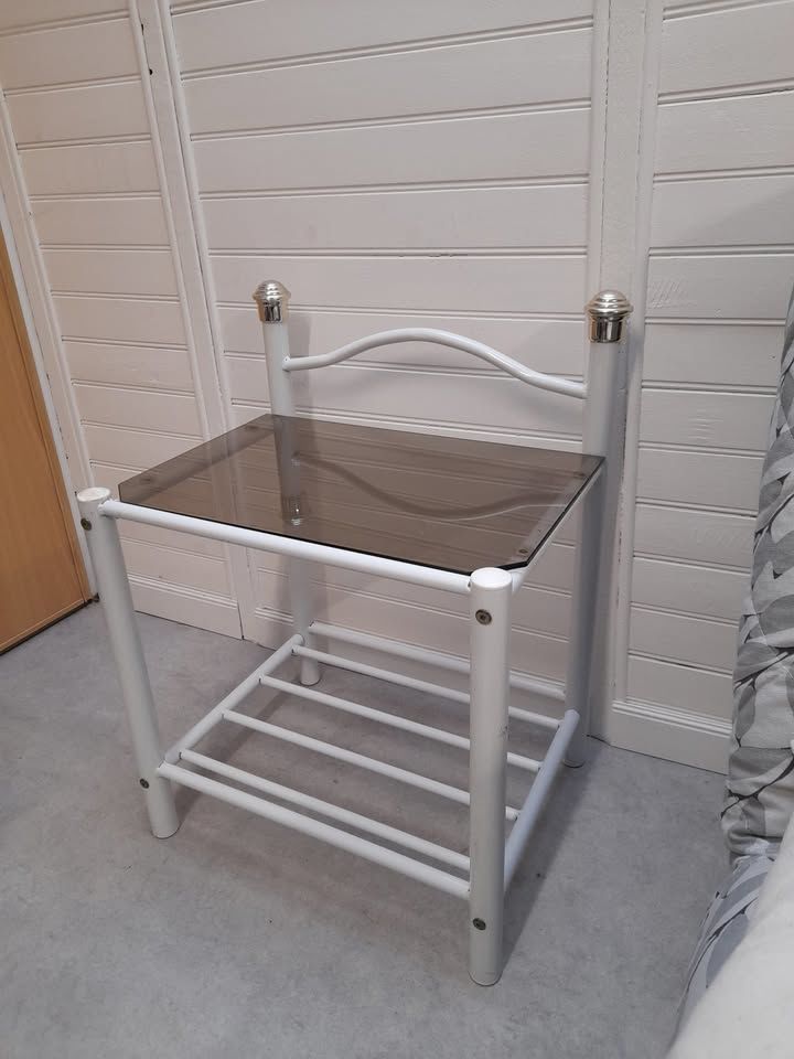 Table de nuit 15 Caffiers (62)