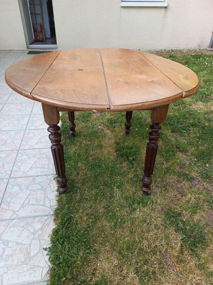 Table ovale ancienne 80 La Cr�che (79)