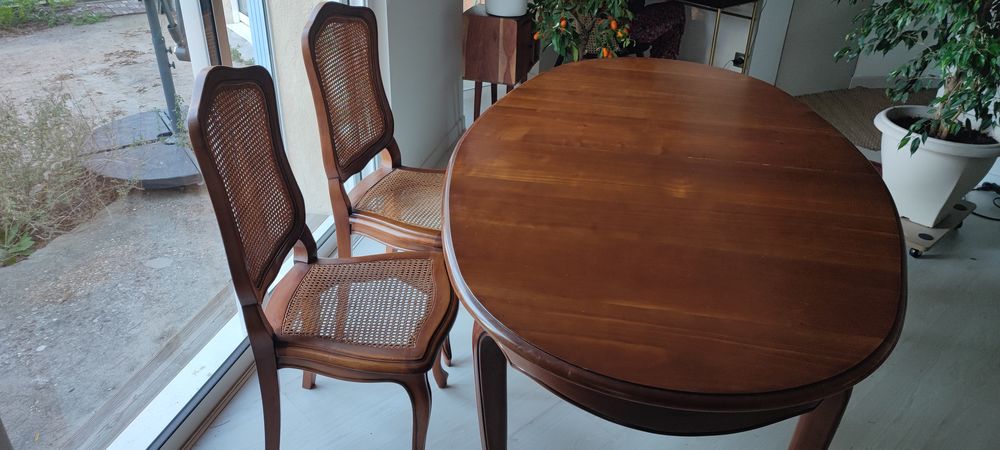 table ovale en meurisier , 8 chaises 1000 N�mes (30)