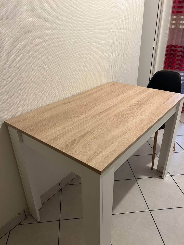 Table 4 personnes cloe conforama beige et blanche 60 Montpellier (34)