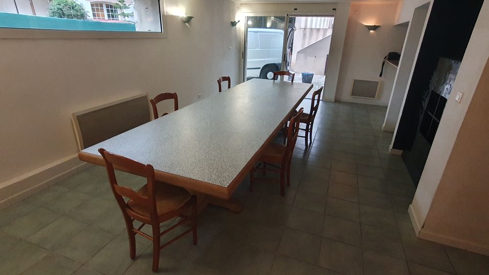 table 18 � 20 personnes m�me plus!!!! 990 Le Pradet (83)