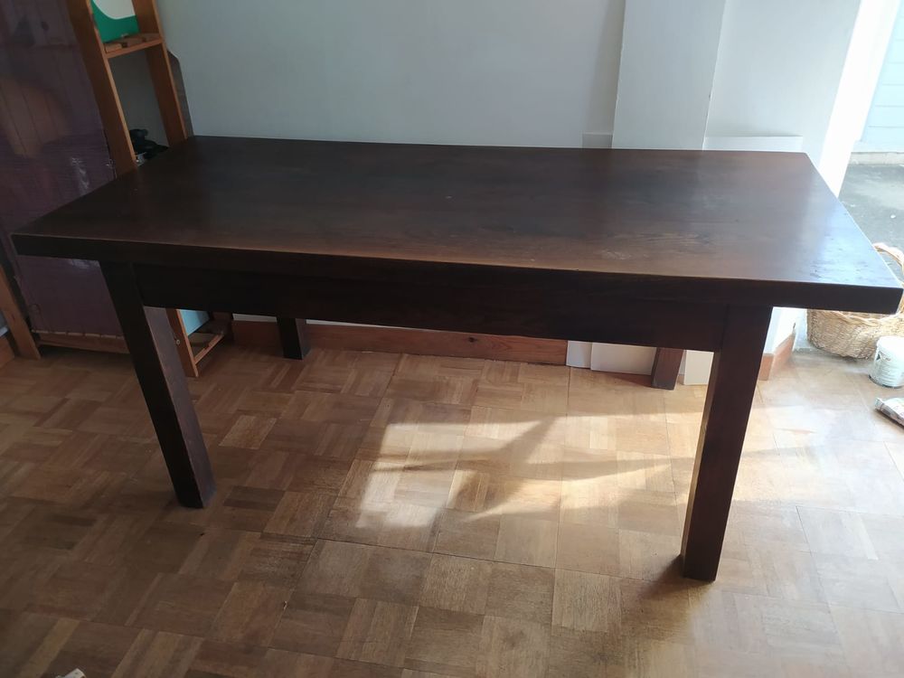 Table 6/8 personnes en noyer massif + 2 bancs 280 Chaintreaux (77)