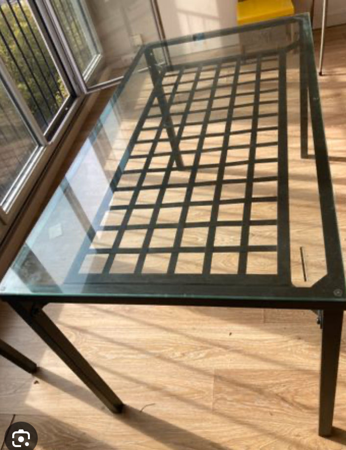 Table 4/6 personnes 50 Les Clayes-sous-Bois (78)