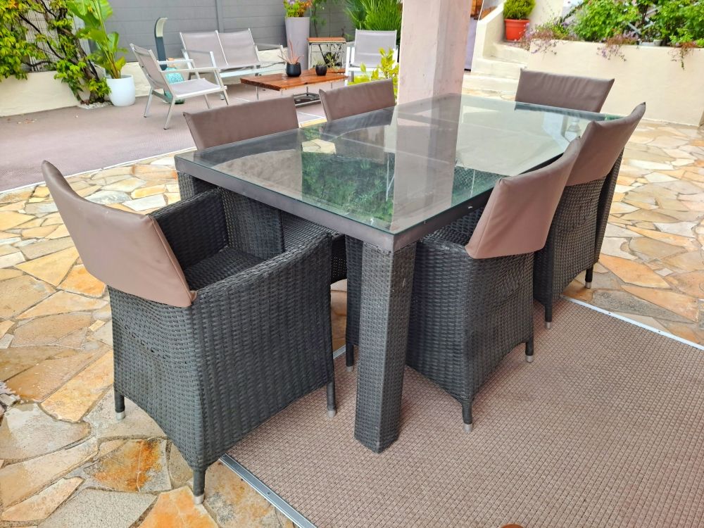 table 6 places et fauteuils 140 Saint-Laurent-du-Var (06)