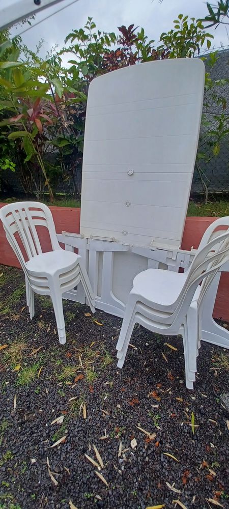 Table plastique et 6 chaises 60 Goyave (97)