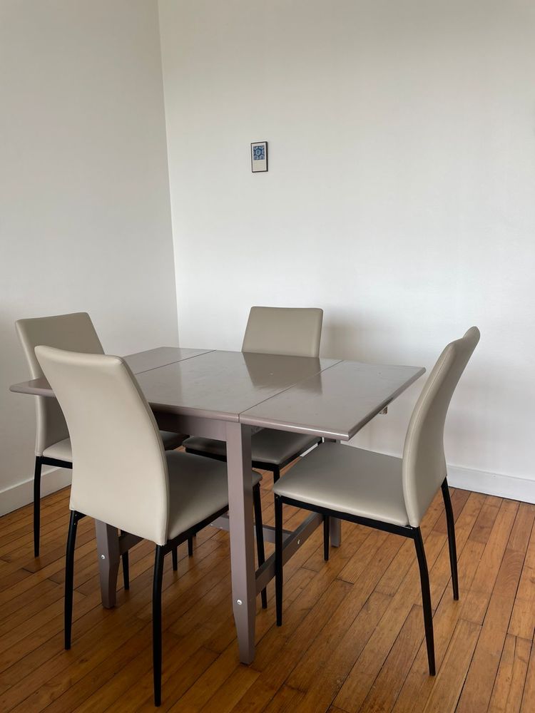 Table pliante + 4 chaises ? gris ? tr�s bon �tat ? 120 � 120 Nantes (44)