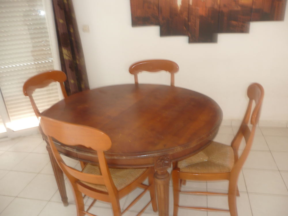 table plus 4 chaises assez bon 50 Marseille 11 (13)