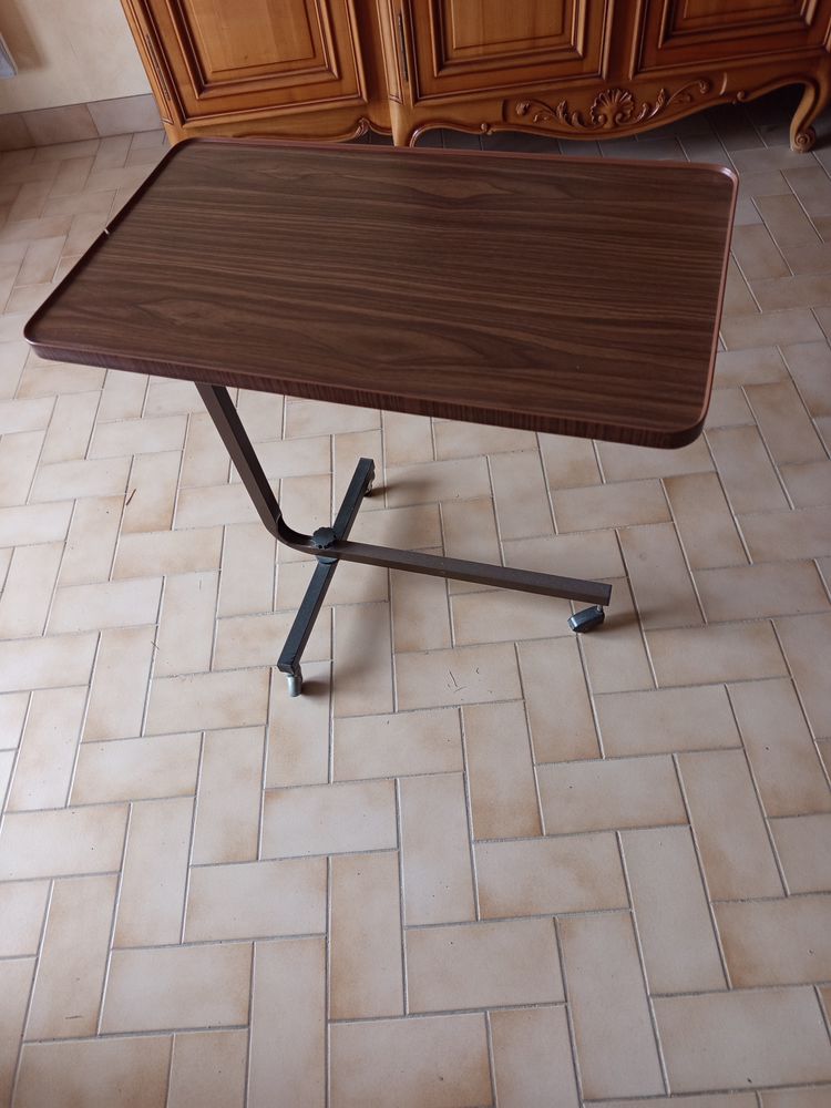 Table pour lit ou d appoint � roulettes 10 Montlouis-sur-Loire (37)